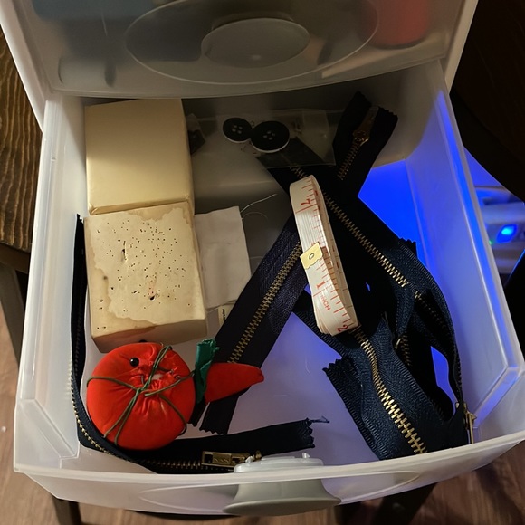 Mini sewing machine - Picture 8 of 10